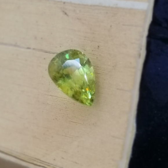Natural Sphene green tear pear gem - Picture 10 of 17